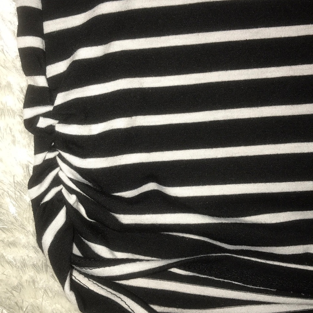 Striped Keyhole Top💓 - Picture 3 of 3